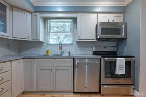 Kitchen - 567 Lang Rd, Cincinnati, OH 45244 photo 3 of 5