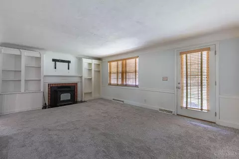 Living - 567 Lang Rd, Cincinnati, OH 45244 photo 2 of 3