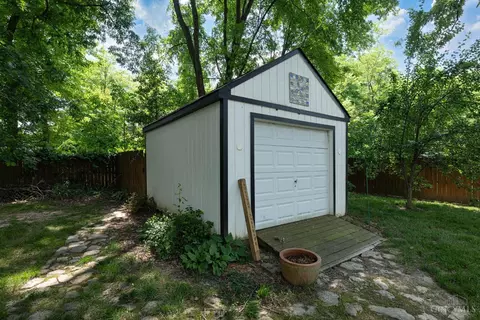 Exterior - 567 Lang Rd, Cincinnati, OH 45244 photo 8 of 10