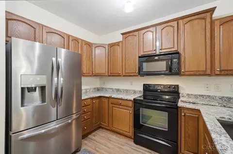 Kitchen - 7462 Bridge Point Dr, Cincinnati, OH 45248 photo 5 of 5