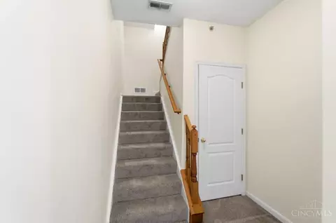 Entry Way - 7462 Bridge Point Dr, Cincinnati, OH 45248 photo 3 of 7