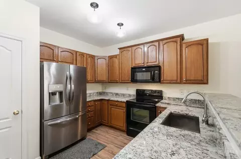 Kitchen - 7462 Bridge Point Dr, Cincinnati, OH 45248 photo 1 of 5