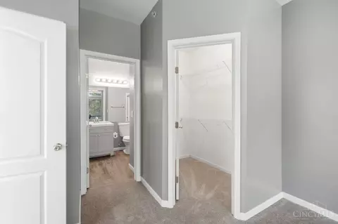 Entry Way - 7462 Bridge Point Dr, Cincinnati, OH 45248 photo 6 of 7