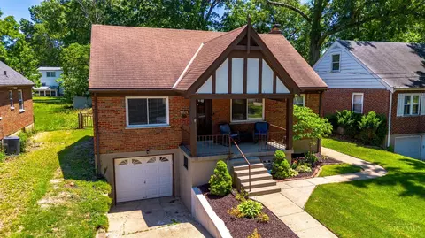 6924 Rob Vern Dr, North College Hill, OH 45239