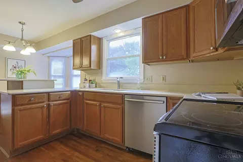 Kitchen - 3020 Cooperhill Dr, Evendale, OH 45241 photo 2 of 4