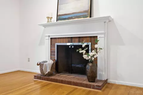 Living - 9499 Benchmark Ln, Blue Ash, OH 45242 photo 5 of 9
