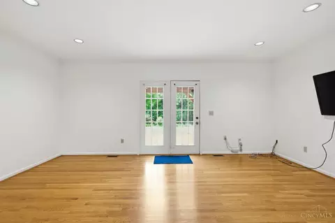 Living - 9499 Benchmark Ln, Blue Ash, OH 45242 photo 6 of 9