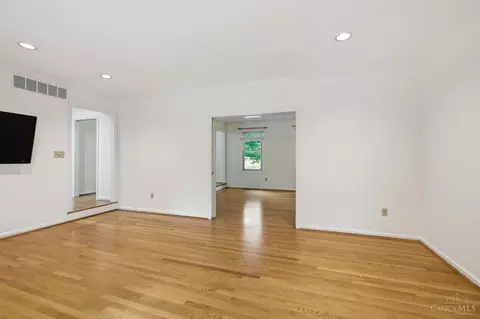 Living - 9499 Benchmark Ln, Blue Ash, OH 45242 photo 8 of 9