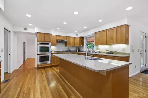 Kitchen - 9499 Benchmark Ln, Blue Ash, OH 45242 photo 6 of 8