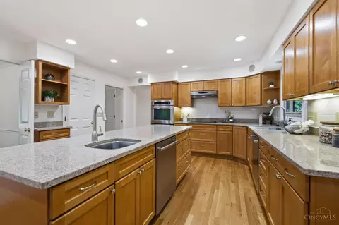 Kitchen - 9499 Benchmark Ln, Blue Ash, OH 45242 photo 5 of 8