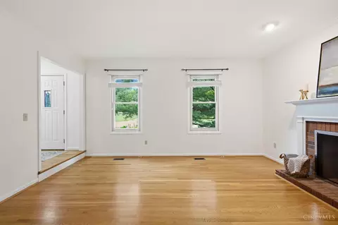 Living - 9499 Benchmark Ln, Blue Ash, OH 45242 photo 4 of 9
