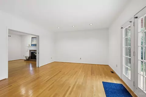 Living - 9499 Benchmark Ln, Blue Ash, OH 45242 photo 9 of 9