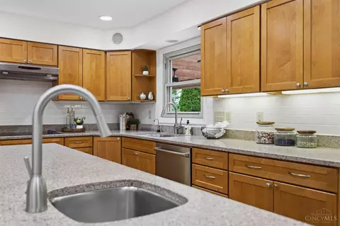 Kitchen - 9499 Benchmark Ln, Blue Ash, OH 45242 photo 8 of 8