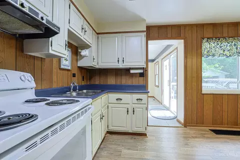 Kitchen - 7026 Mesa Ln, Harrison, OH 45030 photo 2 of 5