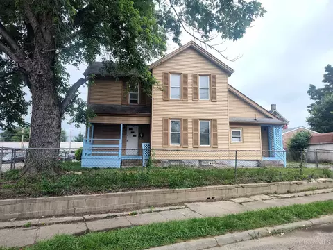 200 Maple St, Elmwood Place, OH 45216