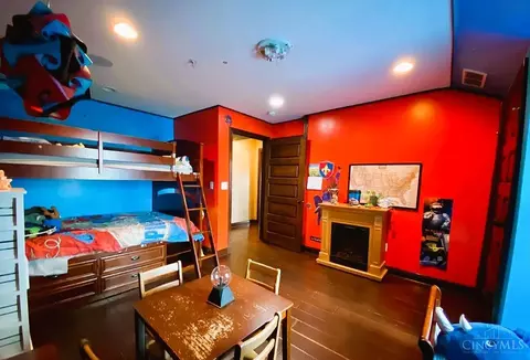 Bedroom - 255 Warner St, Cincinnati, OH 45219 photo 7 of 10