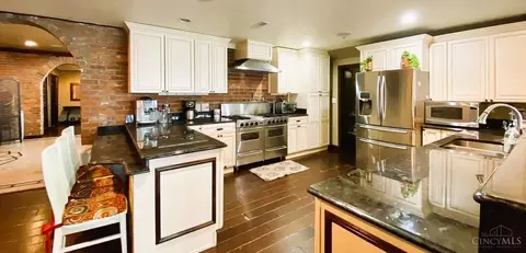 Kitchen - 255 Warner St, Cincinnati, OH 45219 photo 7 of 7
