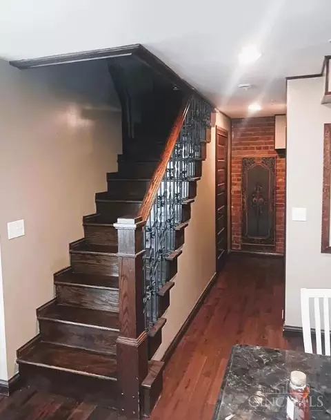 Entry Way - 255 Warner St, Cincinnati, OH 45219 photo 7 of 10