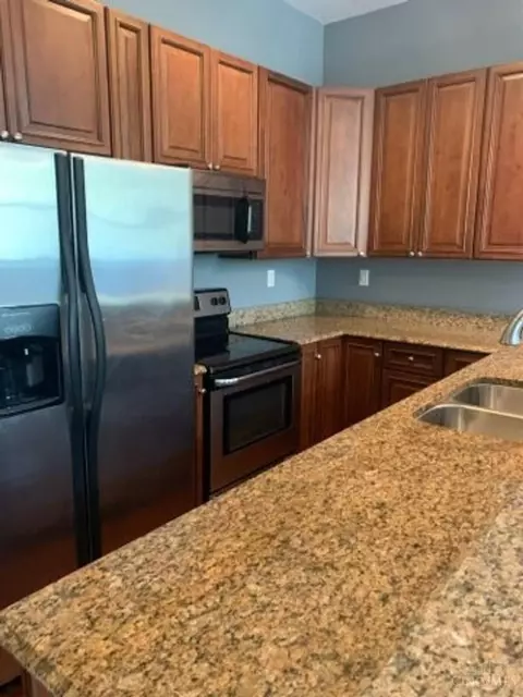 Kitchen - 255 Warner St, Cincinnati, OH 45219 photo 1 of 7