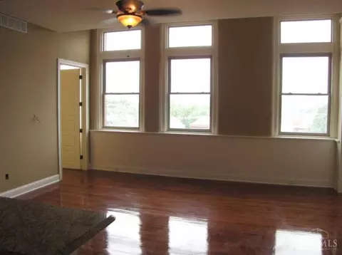 Living - 255 Warner St, Cincinnati, OH 45219 photo 5 of 10