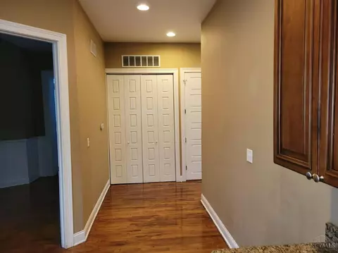 Entry Way - 255 Warner St, Cincinnati, OH 45219 photo 1 of 10