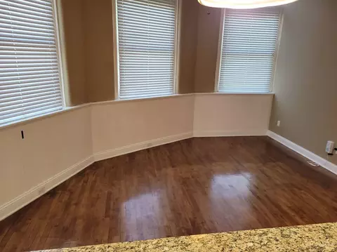 Living - 255 Warner St, Cincinnati, OH 45219 photo 2 of 10
