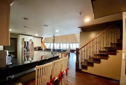 Kitchen - 255 Warner St, Cincinnati, OH 45219 photo 5 of 7