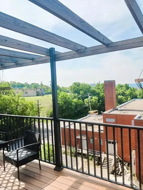 Exterior - 255 Warner St, Cincinnati, OH 45219 photo 2 of 2