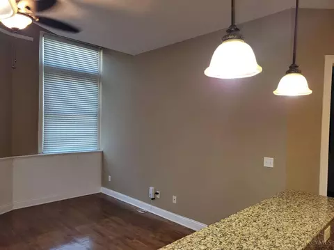 Living - 255 Warner St, Cincinnati, OH 45219 photo 1 of 10