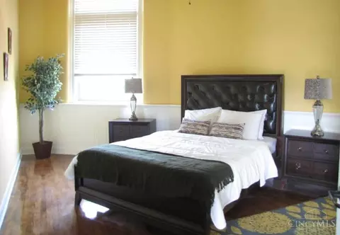Bedroom - 255 Warner St, Cincinnati, OH 45219 photo 3 of 10
