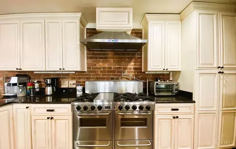 Kitchen - 255 Warner St, Cincinnati, OH 45219 photo 6 of 7