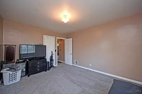 Bedroom - 4027 Smith Rd, Cheviot, OH 45211 photo 6 of 7
