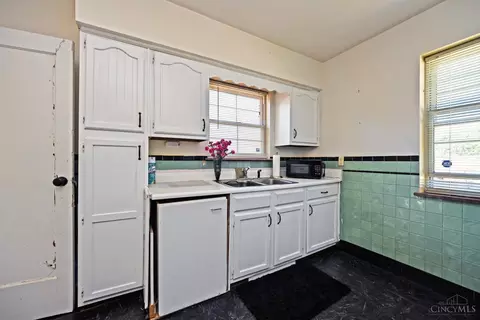 Kitchen - 4027 Smith Rd, Cheviot, OH 45211 photo 5 of 5