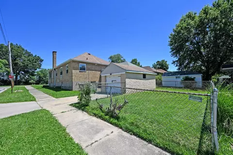 Exterior - 4027 Smith Rd, Cheviot, OH 45211 photo 11 of 13