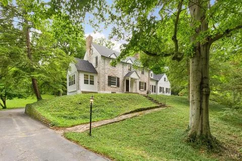 555 Reily Rd, Wyoming, OH 45215