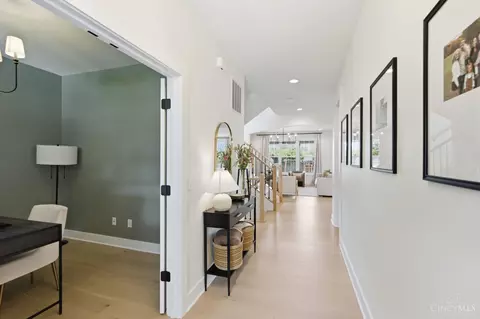 Entry Way - 4670 Alpine Ave, Blue Ash, OH 45242 photo 4 of 6