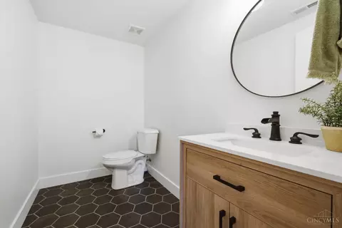 Bath - 4670 Alpine Ave, Blue Ash, OH 45242 photo 7 of 8