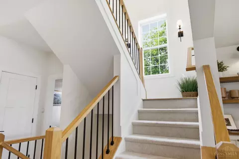 Entry Way - 4670 Alpine Ave, Blue Ash, OH 45242 photo 5 of 6