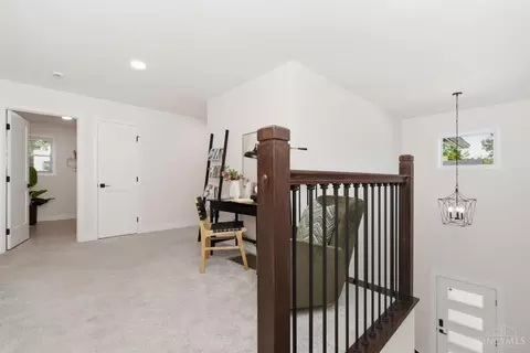 Entry Way - 4718 Ward St, Cincinnati, OH 45227 photo 4 of 6