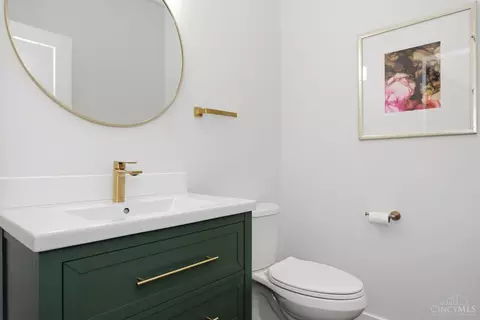 Bath - 4718 Ward St, Cincinnati, OH 45227 photo 2 of 12