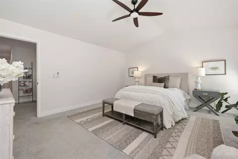 Bedroom - 4718 Ward St, Cincinnati, OH 45227 photo 3 of 11