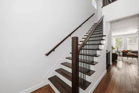 Entry Way - 4718 Ward St, Cincinnati, OH 45227 photo 2 of 6