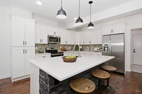 Kitchen - 4718 Ward St, Cincinnati, OH 45227 photo 7 of 7