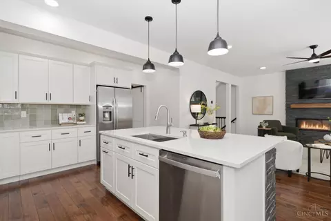 Kitchen - 4718 Ward St, Cincinnati, OH 45227 photo 5 of 7