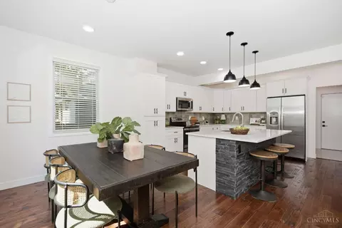 Dining - 4718 Ward St, Cincinnati, OH 45227 photo 1 of 1