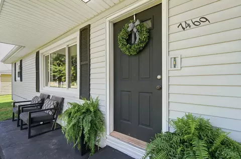 Exterior - 7469 S Park Ave, Blanchester, OH 45107 photo 4 of 7