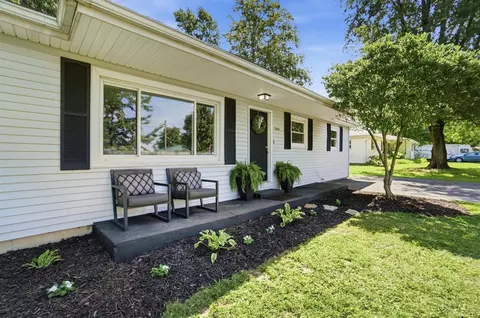 Exterior - 7469 S Park Ave, Blanchester, OH 45107 photo 3 of 7