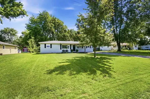 Exterior - 7469 S Park Ave, Blanchester, OH 45107 photo 2 of 7