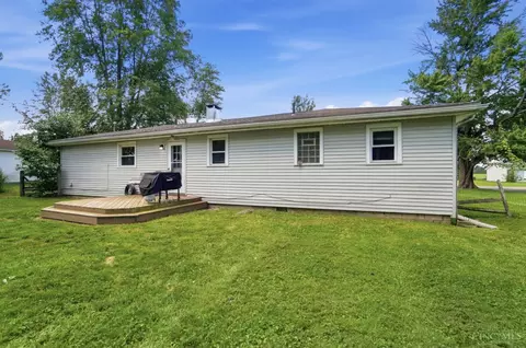 Exterior - 7469 S Park Ave, Blanchester, OH 45107 photo 5 of 7
