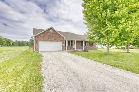 8829 Fawn Trl, Blanchester, OH 45107